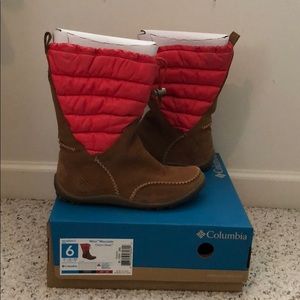Good condition Columbia Minx Moccasin boots Sz. W6